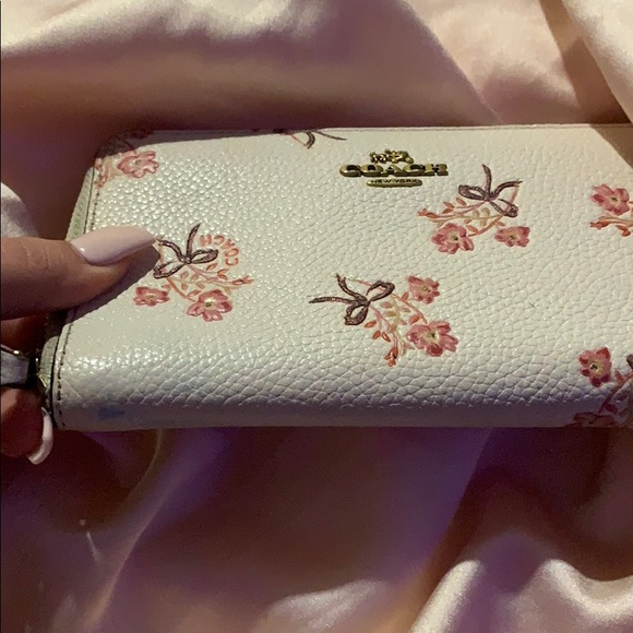 Coach wallet 💕✨ - Picture 5 of 5